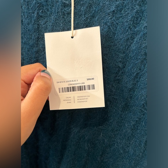 NWT Oversized Fuzzy Sweater Sz Small - Picture 3 of 5